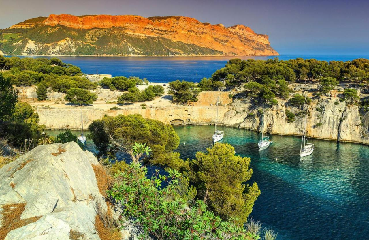 Duplex Atypique Renove En Plein Centre Du Village Cassis