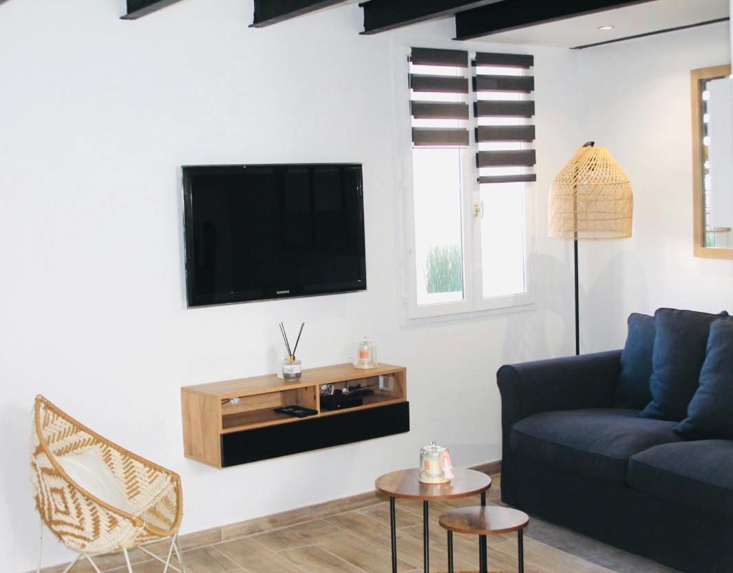 Duplex Atypique Renove En Plein Centre Du Village Apartment *